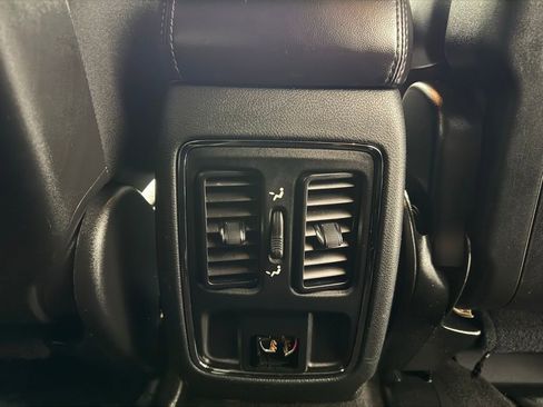 Used 2018 Jeep Grand Cherokee Altitude image 29