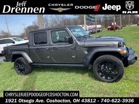 Used 2025 Jeep Gladiator Sport image 1