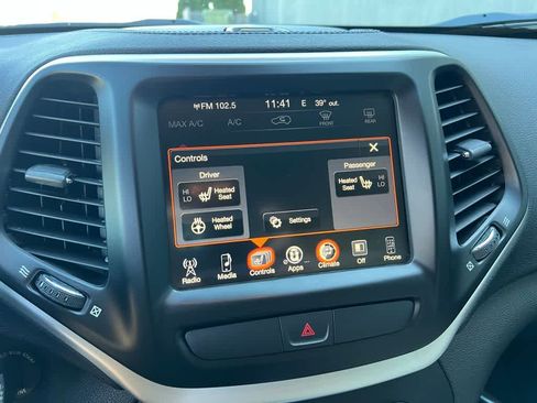 Used 2016 Jeep Cherokee Latitude w/ Cold Weather Group image 28