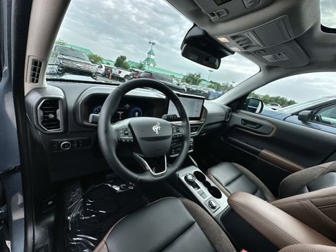 Certified 2025 Ford Bronco Sport Outer Banks w/ Outer Banks Tech Package+ AWD/4WD image 31