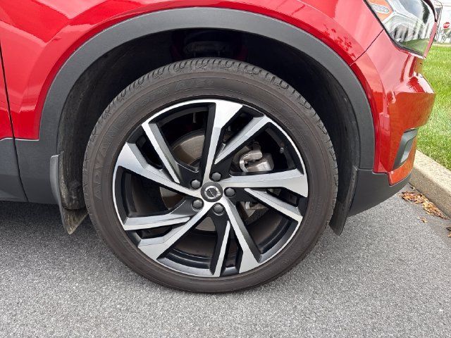Used 2022 Volvo XC40 T5 R-Design w/ Climate Package AWD/4WD image 9