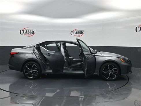 Used 2025 Nissan Altima 2.5 SR image 32