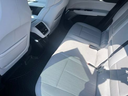 Used 2024 Cadillac Lyriq Luxury RWD image 7