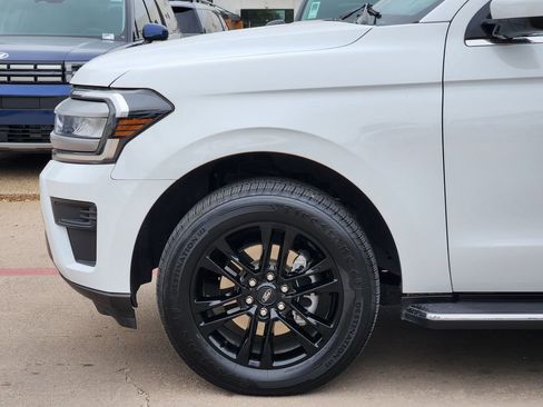 Used 2023 Ford Expedition Max XLT image 9