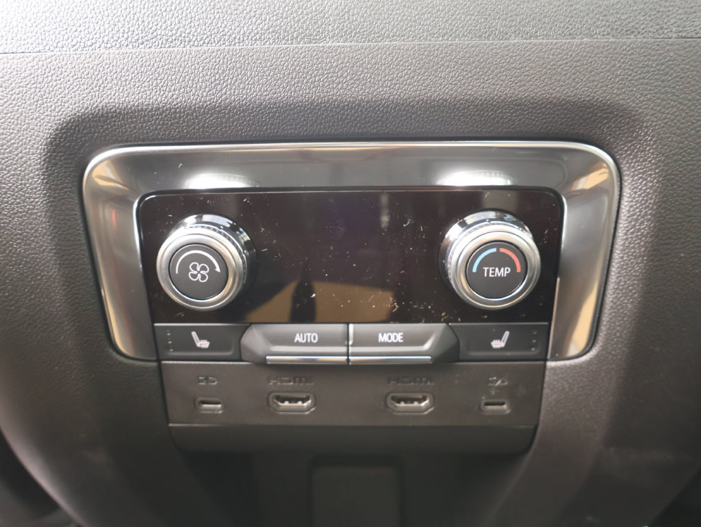 New 2026 GMC Yukon Denali w/ Advanced Technology Package AWD/4WD image 33