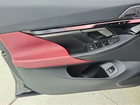 Used 2025 BMW 540i xDrive w/ Executive Package image 36