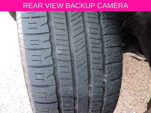 Used 2025 Nissan Rogue SL AWD/4WD image 12
