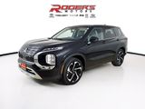 Used 2024 Mitsubishi Outlander SE image 3