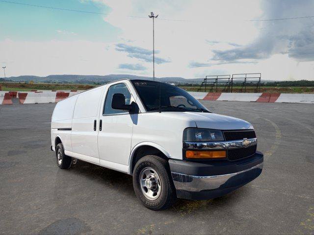 Used 2022 Chevrolet Express 3500 Extended w/ Driver Convenience Package RWD image 2