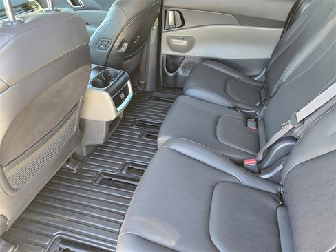 New 2026 Kia Carnival EX image 21