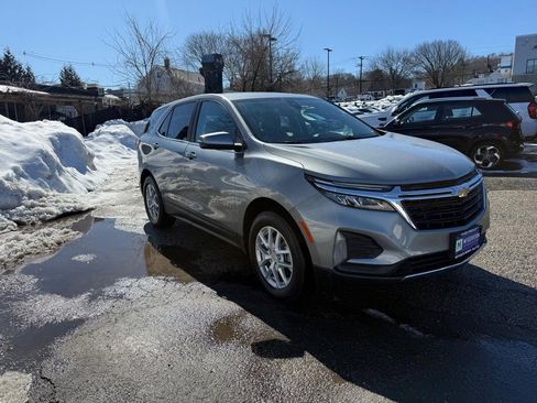 Used 2023 Chevrolet Equinox LT image 6