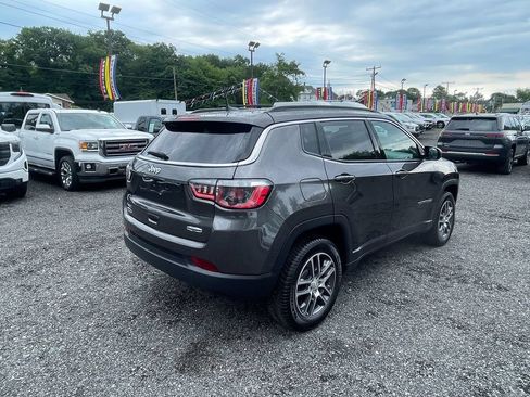 Used 2018 Jeep Compass Latitude w/ Popular Equipment Group AWD/4WD image 5