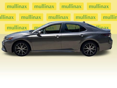 Used 2024 Toyota Camry SE FWD image 10