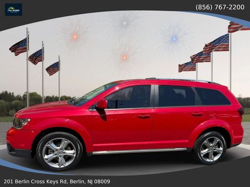 Used 2018 Dodge Journey Crossroad w/ Nav & Sun Group FWD image 2
