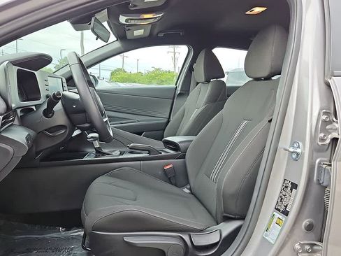 Used 2025 Hyundai Elantra Sport FWD image 12