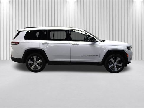 Certified 2022 Jeep Grand Cherokee L Limited AWD/4WD image 2