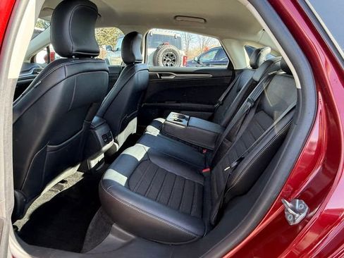 Certified 2017 Ford Fusion SE w/ Equipment Group 201A image 9