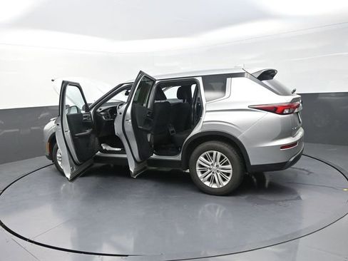 Used 2022 Mitsubishi Outlander ES AWD/4WD image 34