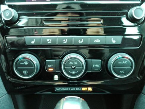 Used 2022 Volkswagen Passat 2.0T SE image 42