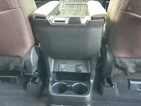 Used 2023 Toyota Sienna Platinum image 11