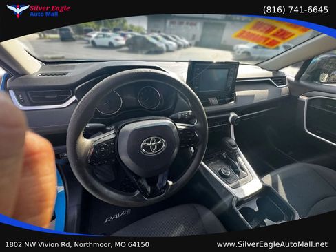 Used 2019 Toyota RAV4 LE AWD/4WD image 6