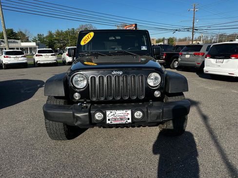 Used 2017 Jeep Wrangler Unlimited Sport w/ Connectivity Group AWD/4WD image 2