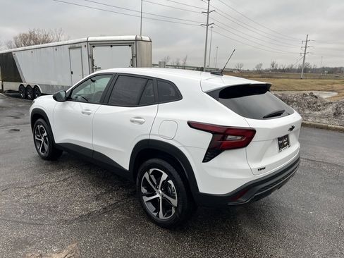 New 2026 Chevrolet Trax RS w/ Sunroof Package image 5