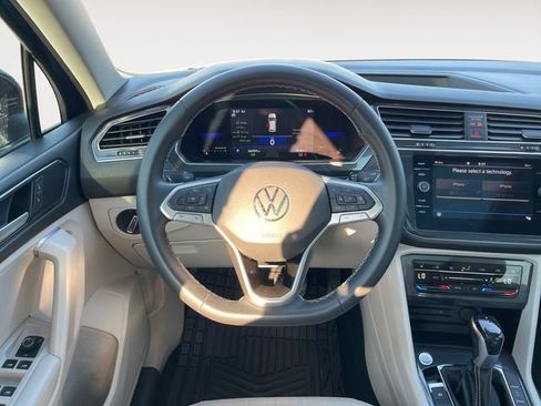 Used 2023 Volkswagen Tiguan SE AWD/4WD image 12