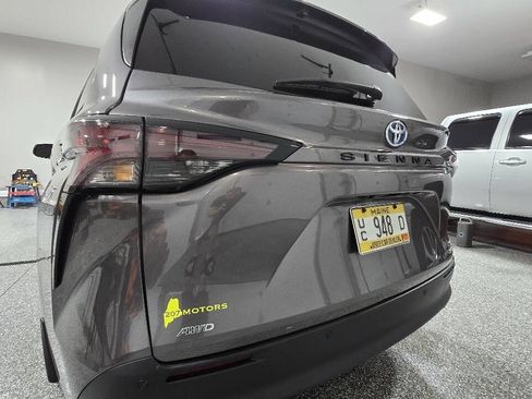 Used 2024 Toyota Sienna XLE w/ XLE Plus Package AWD/4WD image 17