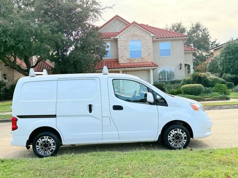 Used 2020 Nissan NV200 SV image 4