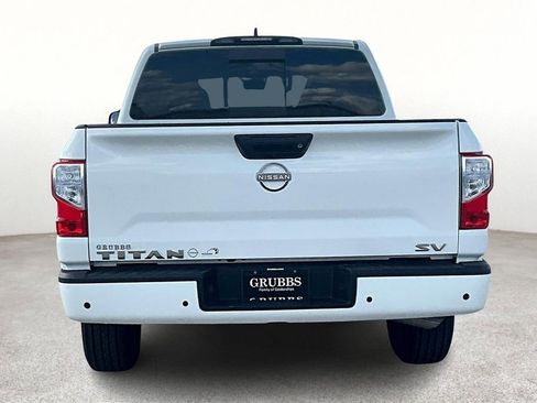 Used 2023 Nissan Titan SV image 6