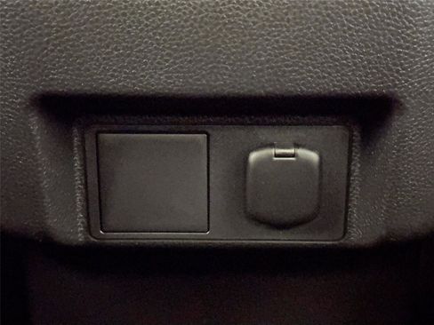 Certified 2024 Toyota Tacoma TRD Off-Road AWD/4WD image 31