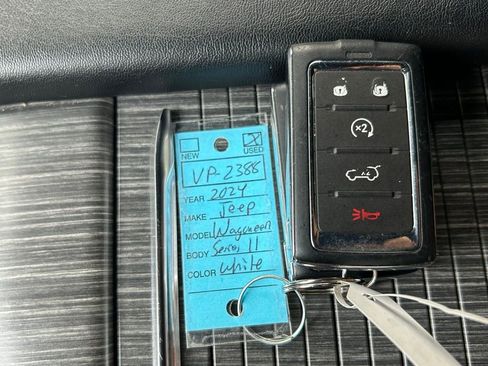 Used 2024 Jeep Wagoneer Series II w/ Flexible Seating Group image 43