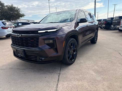 Used 2024 Chevrolet Traverse RS FWD image 3
