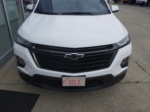 Used 2023 Chevrolet Traverse LT image 2