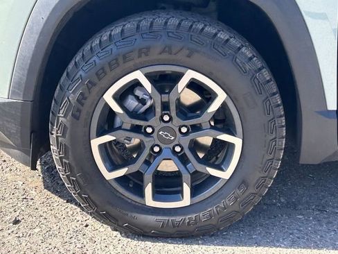 Used 2025 Chevrolet Equinox ACTIV w/ Safety and Technology Package AWD/4WD image 10