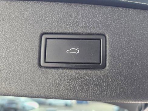 Used 2019 Volkswagen Tiguan SEL image 12