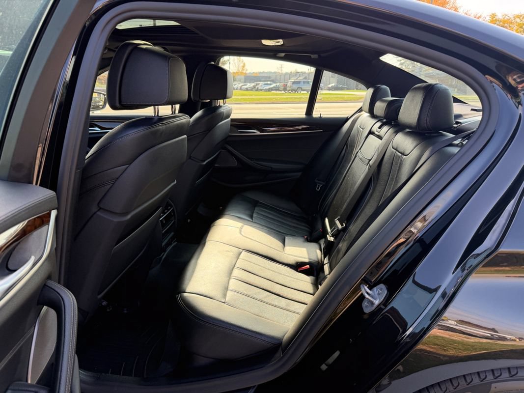 Used 2018 BMW M550i xDrive AWD/4WD image 25