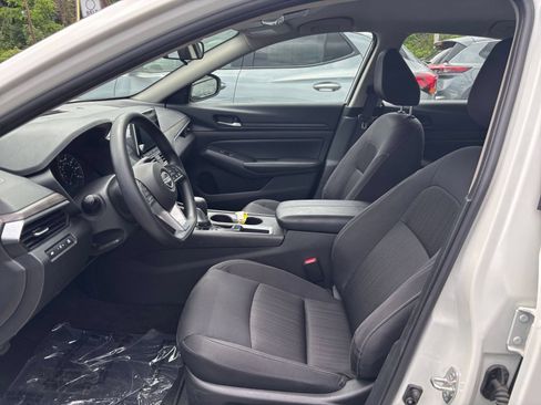 Used 2025 Nissan Altima 2.5 SV FWD image 32