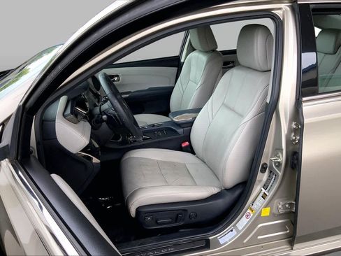 Used 2014 Toyota Avalon Limited w/ Technology Package FWD image 8