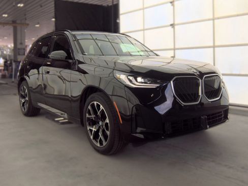 Used 2025 BMW X3 xDrive30i AWD/4WD image 2
