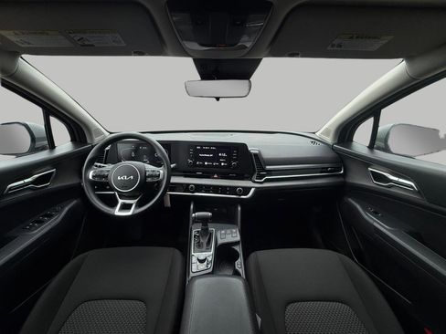 Certified 2025 Kia Sportage LX image 4