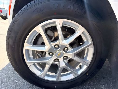 Used 2023 Chevrolet Equinox LT AWD/4WD image 13