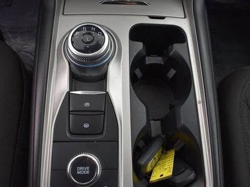Used 2023 Ford Explorer XLT AWD/4WD image 10