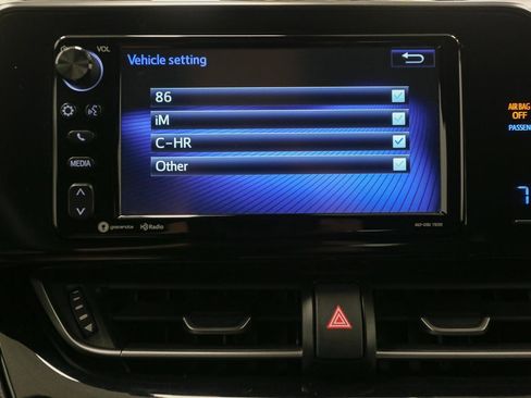 Used 2018 Toyota C-HR XLE FWD image 23