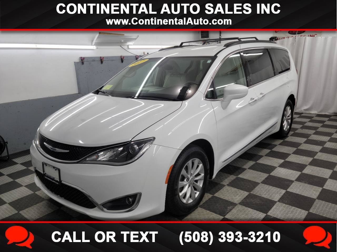 Used 2017 Chrysler Pacifica Touring-L FWD image 1