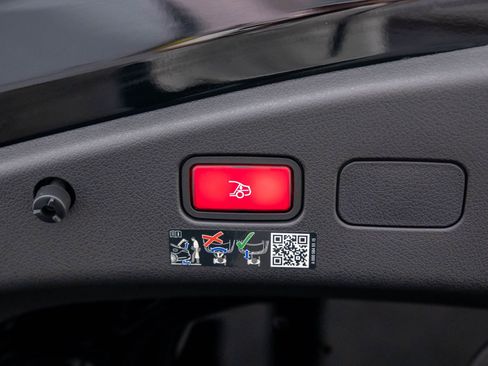 New 2026 Mercedes-Benz CLE 300 4MATIC Cabriolet image 35