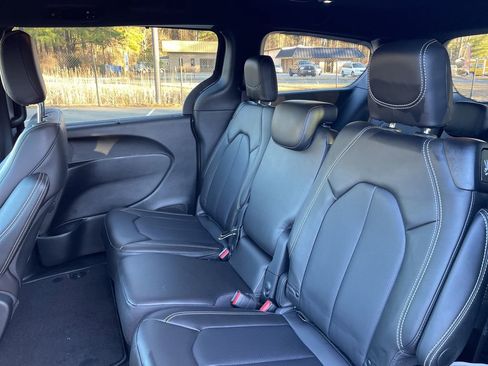 New 2026 Chrysler Pacifica Select FWD image 18