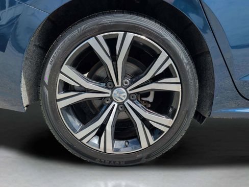 Used 2021 Volkswagen Passat 2.0T SE FWD image 39
