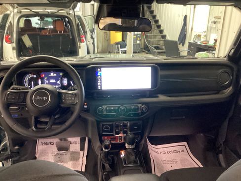 Used 2025 Jeep Wrangler Unlimited Rubicon 4xe w/ Convenience Group image 15